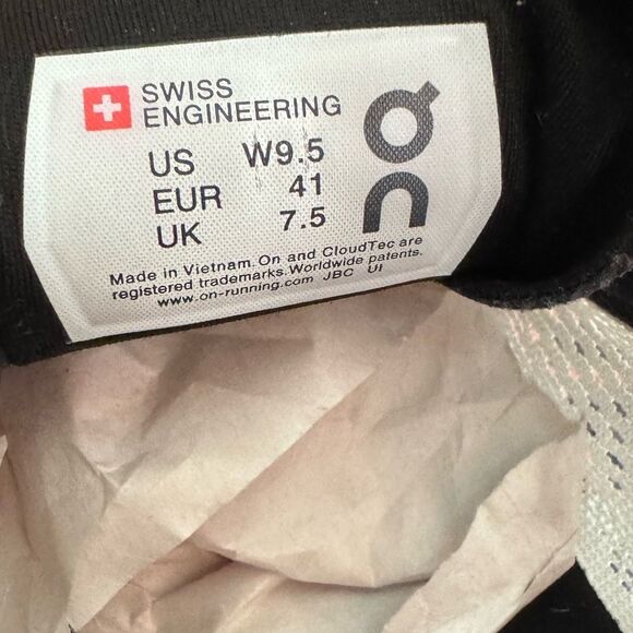 On clouds running Cloudboom Running Sneakers 9.5 women’s - Picture 7 of 7